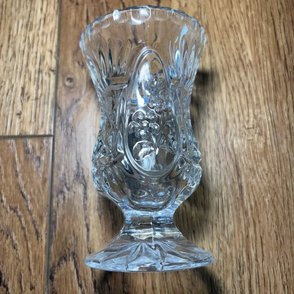 Vintage Pressed Glass Bud Vase Floral Grape Cluster Footed Scalloped Rim‎ 5